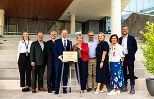 Chisholm staff with Paul Mercurio MP – State Member for Hastings, Hon. Andrew Giles – Federal Minister for Skills and Training, Paul Edbrooke MP – State Member for Frankston, Hon. Gayle Tierney – Minister for Skills and TAFE